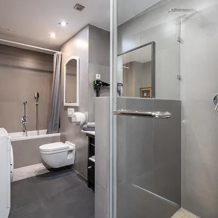 Center Wellness - Pool-gym-parking *