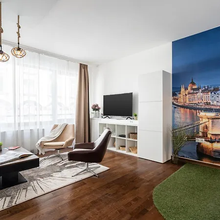 Center Wellness - Pool-gym-parking * Budapest